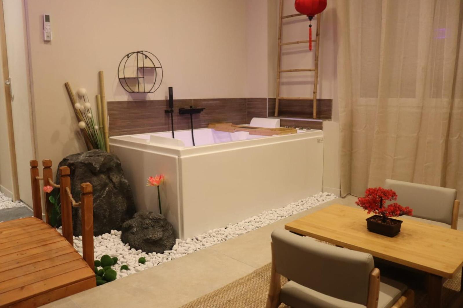 Loveroom Japon Avec Balneotherapie Toulon Extérieur photo