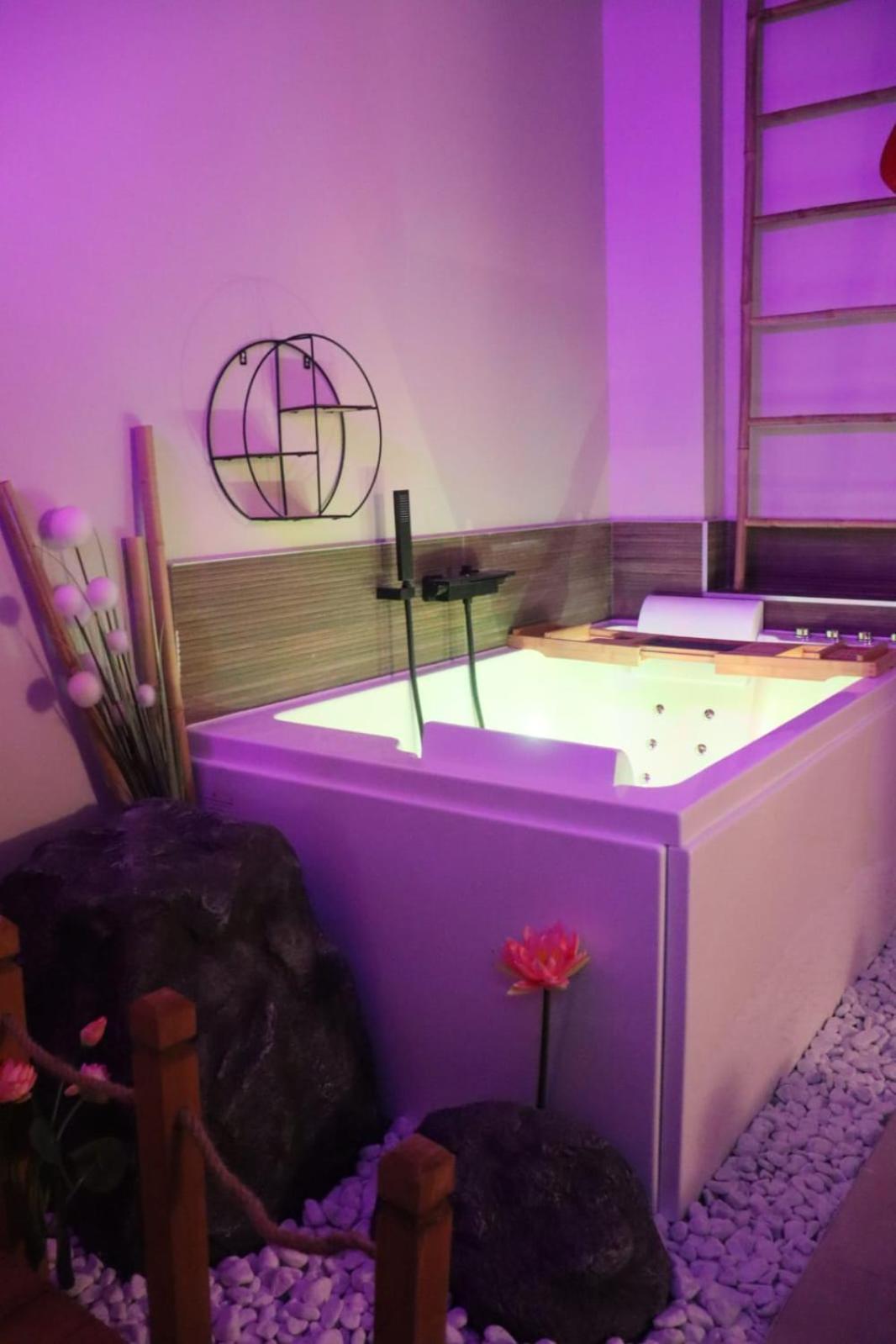 Loveroom Japon Avec Balneotherapie Toulon Extérieur photo
