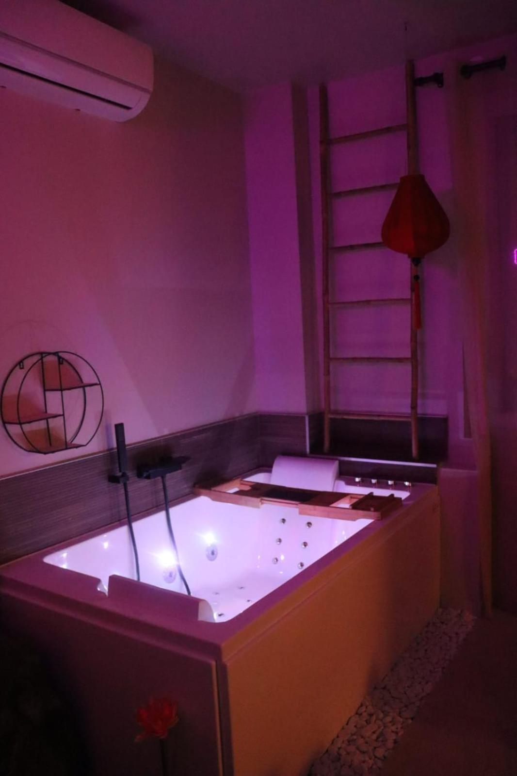 Loveroom Japon Avec Balneotherapie Toulon Extérieur photo