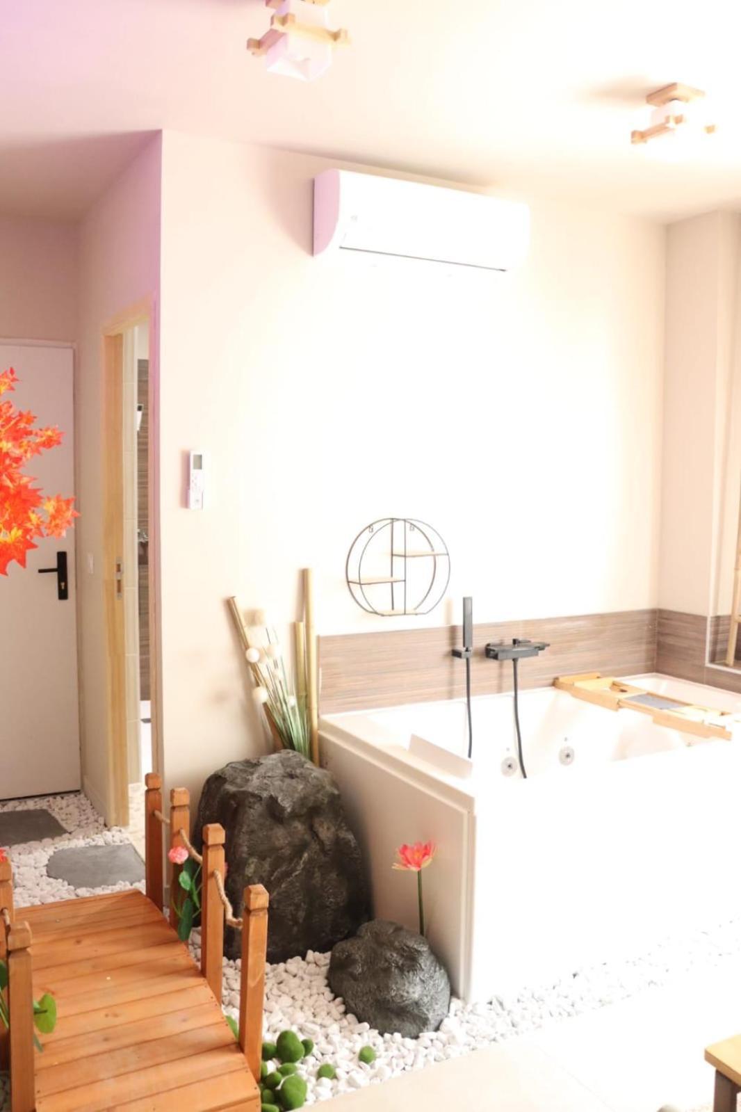 Loveroom Japon Avec Balneotherapie Toulon Extérieur photo