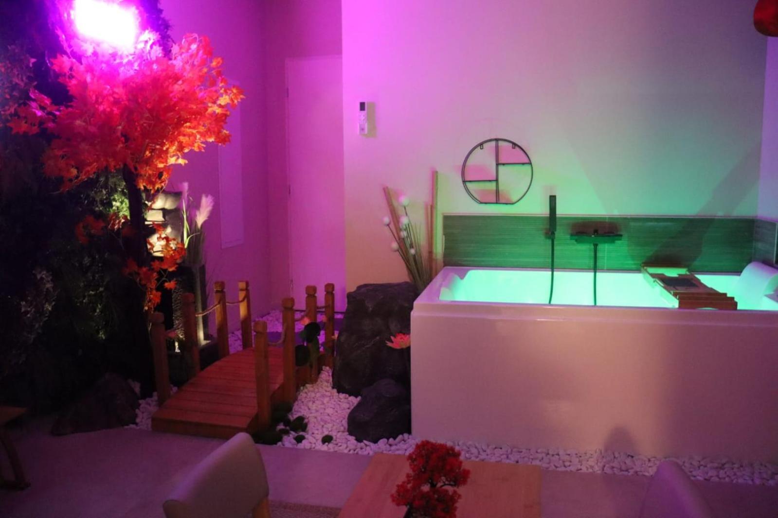 Loveroom Japon Avec Balneotherapie Toulon Extérieur photo