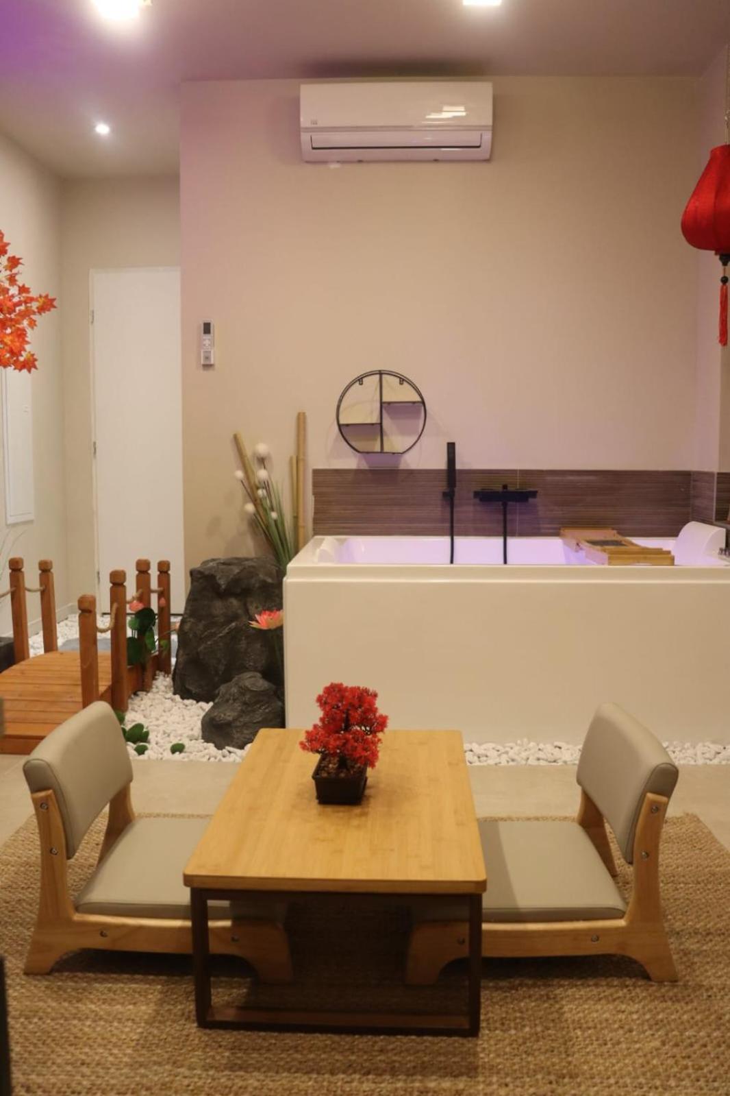 Loveroom Japon Avec Balneotherapie Toulon Extérieur photo